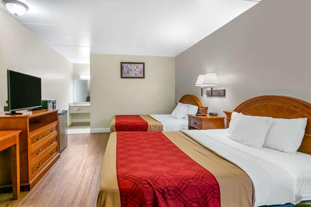 Econo Lodge Northeast Reading Room photo