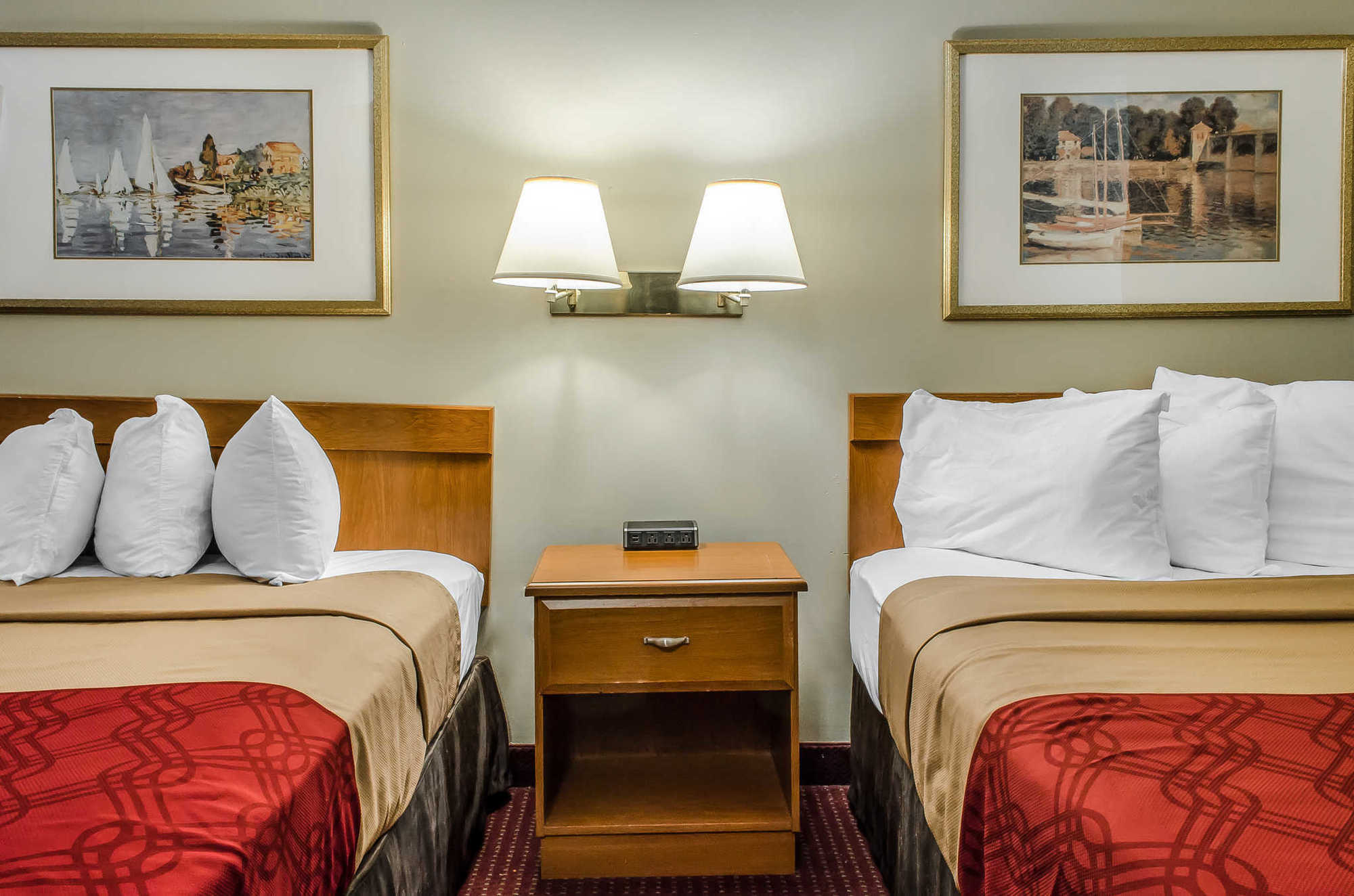 Econo Lodge Northeast Reading Room photo
